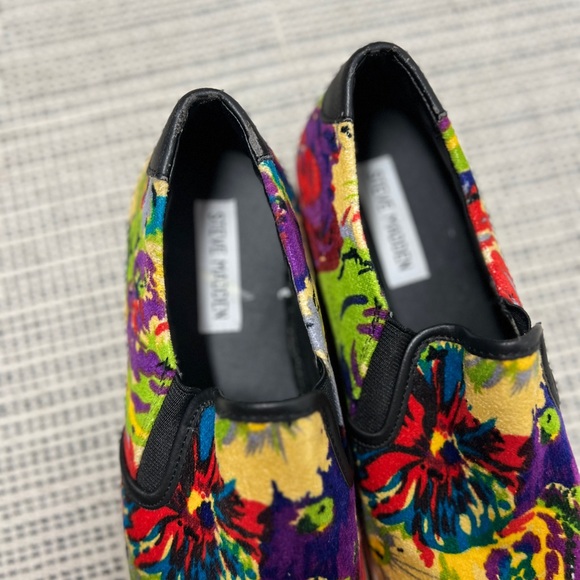 Steve Madden Women's Shoe eccentric floral colorful Fashion Sneaker sz 7B - Picture 4 of 9